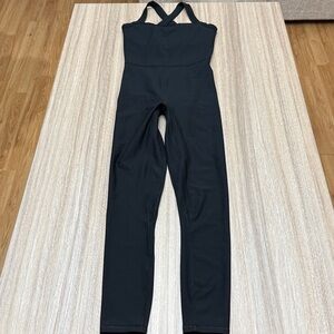 NWOT Abercrombie & Fitch YPB SculptLUX 7/8 Length Cross Back Onesie Size X-Small